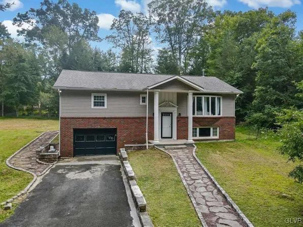 400 Carlton Rd, Mount Pocono, PA 18344