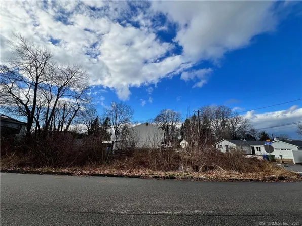 1 Navajo Trail, East Hampton, CT 06424