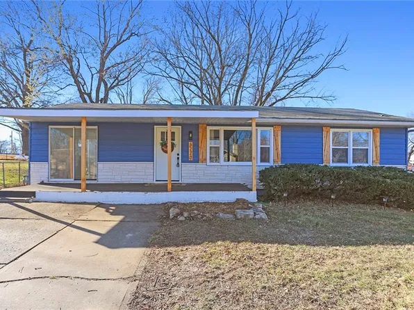 8220 N Kenwood Ave, Kansas City, MO 64118