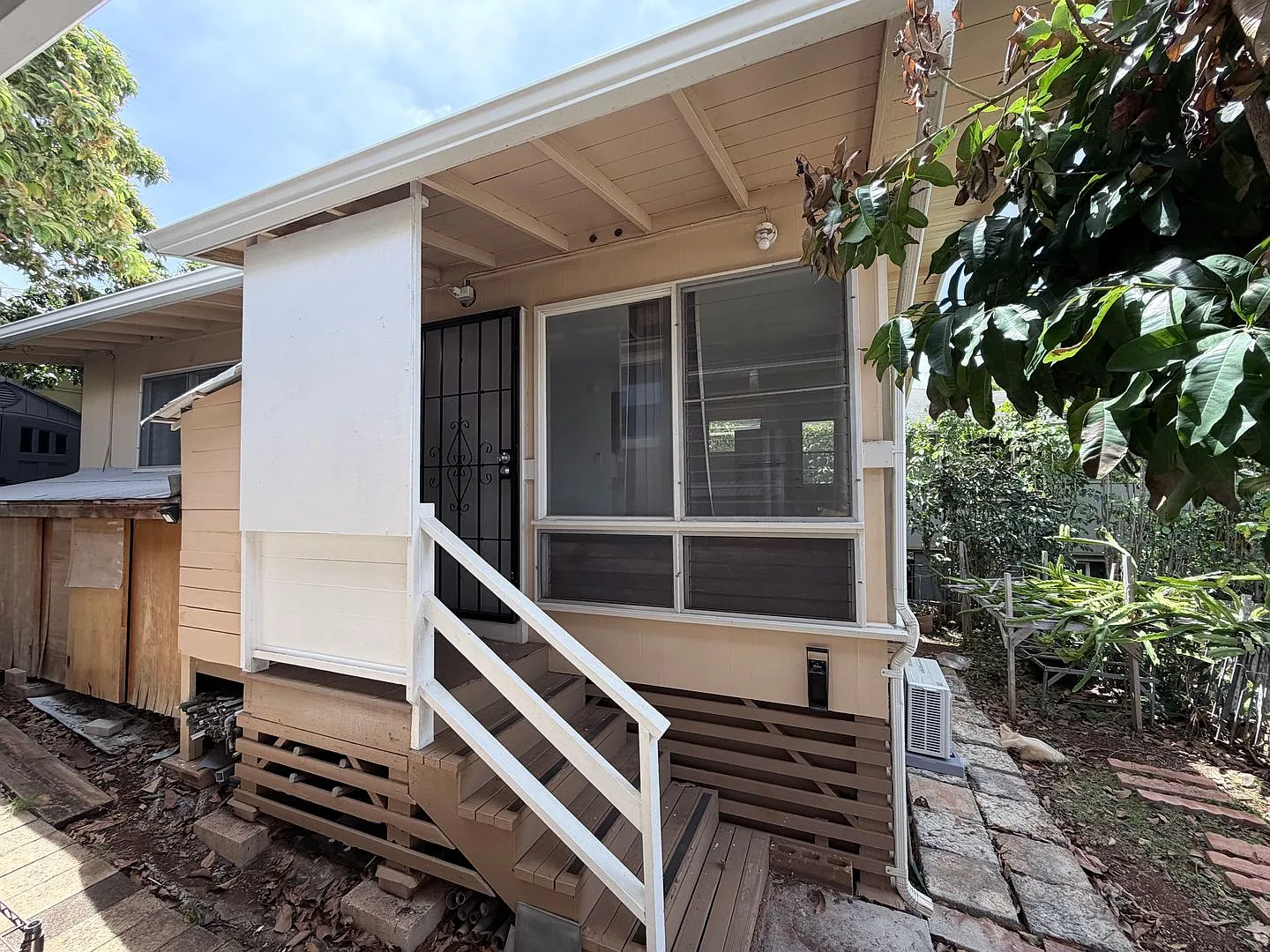 2 Bedroom 1 Bathroom 3 split Acs in Kaimuki 18th Ave! — Photo 3