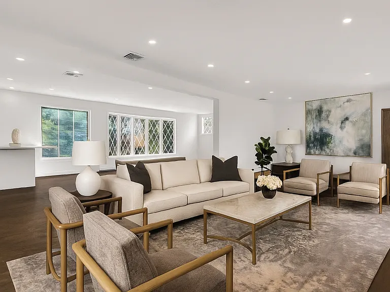 71 Tiffany Dr — Photo 2