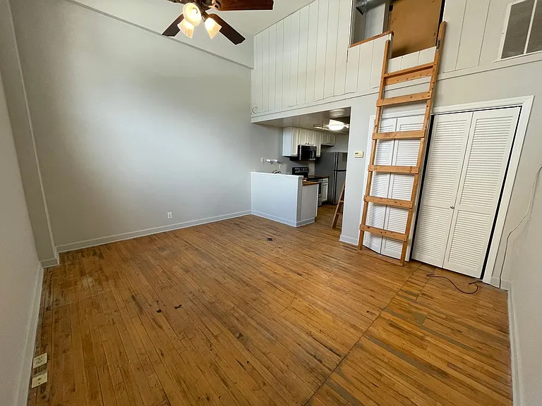 Welcome to 400 East Clayton Street! — Photo 6