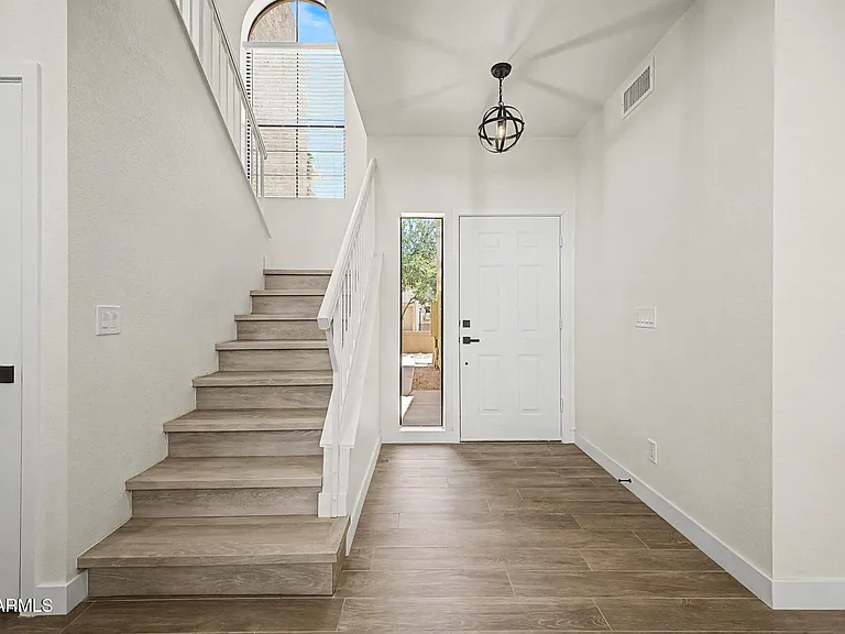 2084 N Sunset Dr — Photo 6