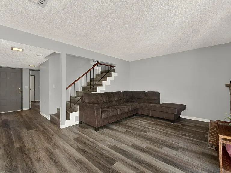 925 Brandon Way — Photo 15