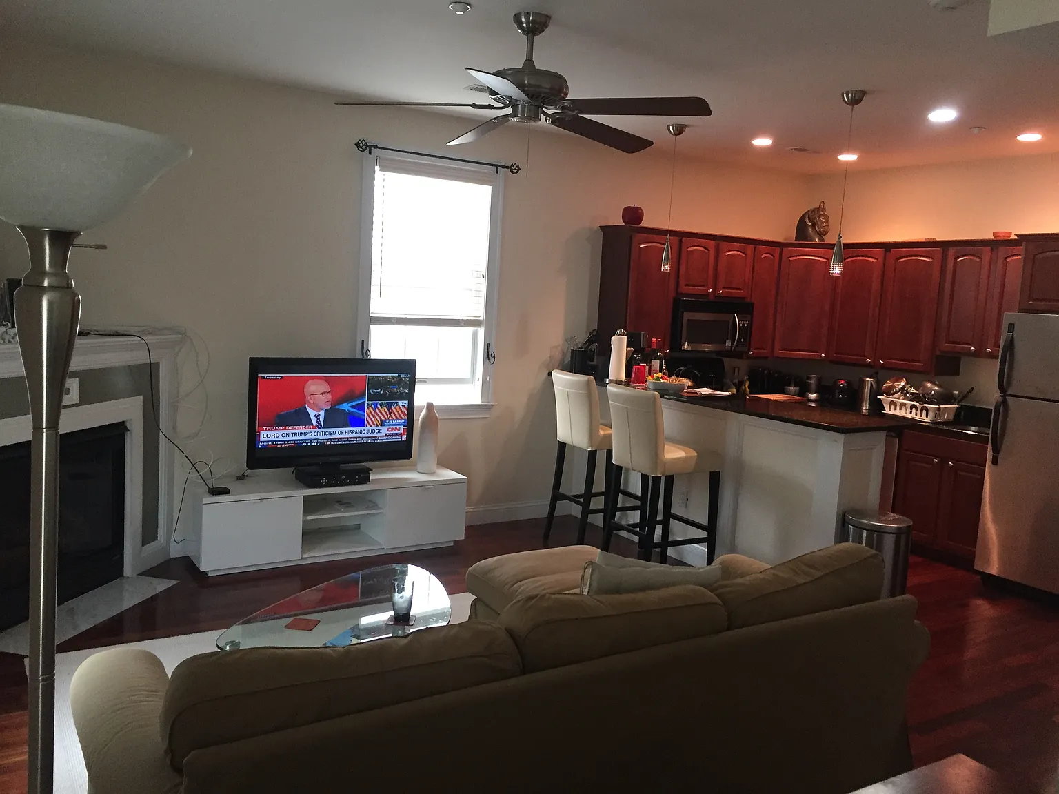 2 bed, 902 sqft, $4,080 — Photo 2