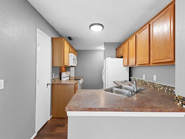 S Erika Ave Duplex — Photo 5
