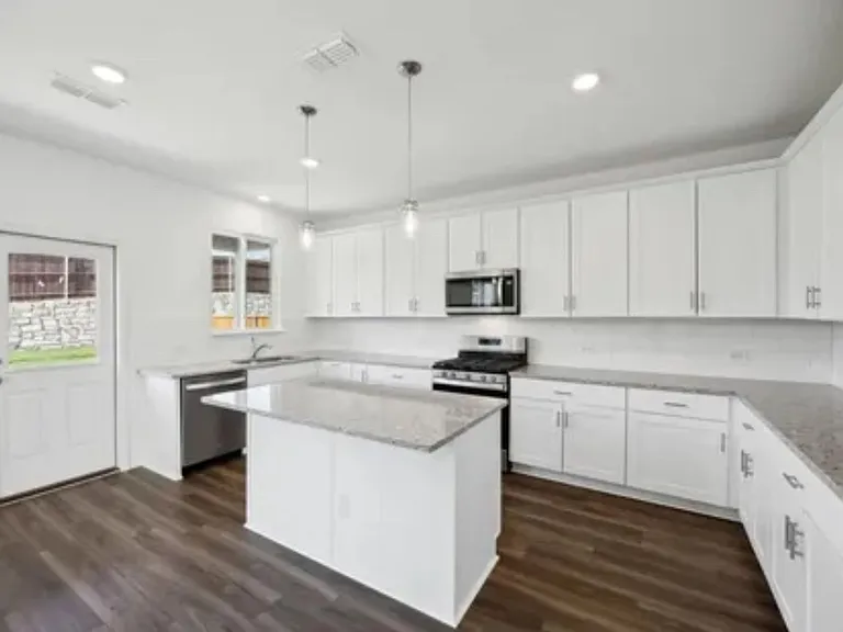 701 Union Dr — Photo 5