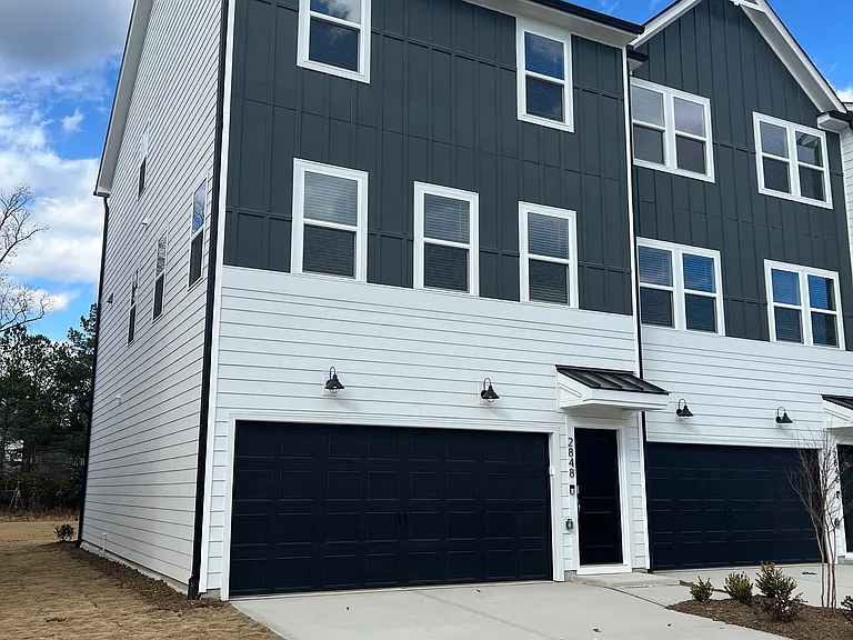 2848 Farmhouse Dr — Photo 1