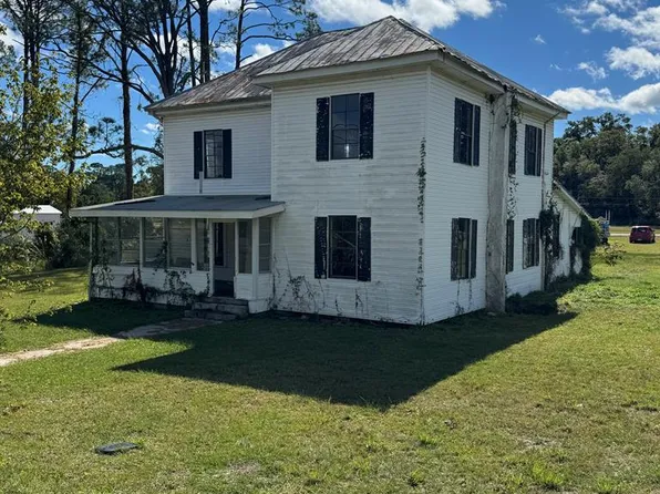 303 SE Avenue B, Carrabelle, FL 32322