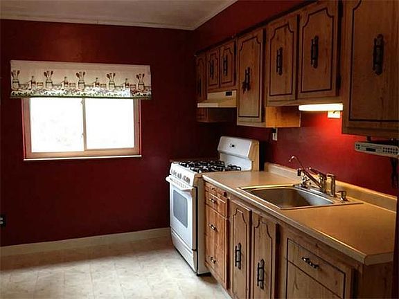 3rd image of 320 N 1st St