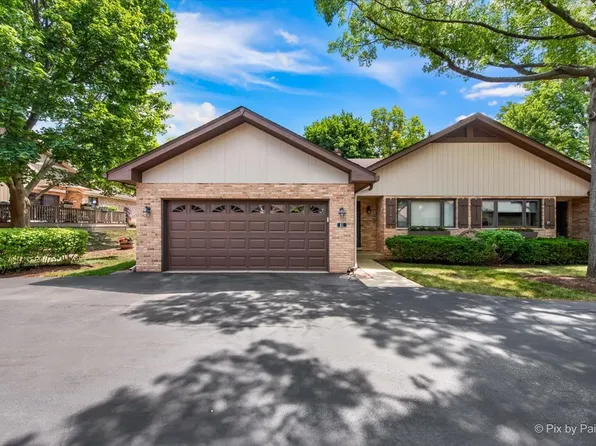 81 Castle Rock Ln, Bloomingdale, IL 60108