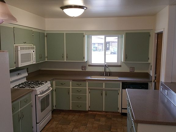 4th image of 1711 S Encina St