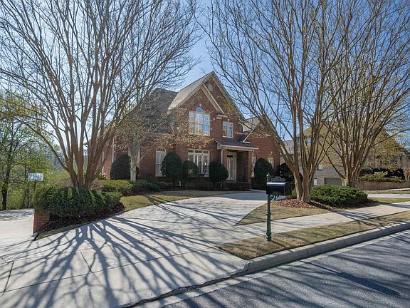 2nd image of 737 Lake Crest Dr