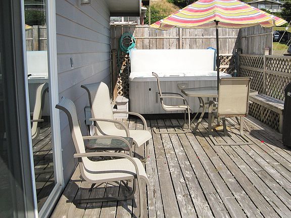 4th image of 1943 NE 66th St
