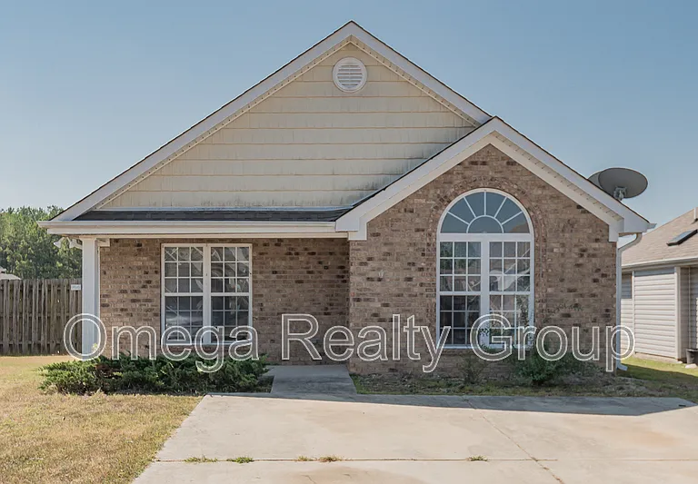 2170 Village Ln — Photo 1