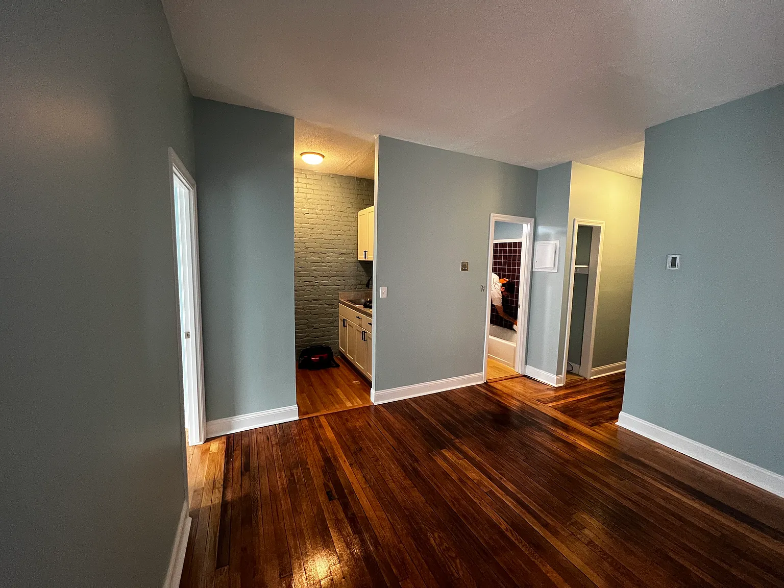 2 bed, 999 sqft, $3,400 — Photo 3
