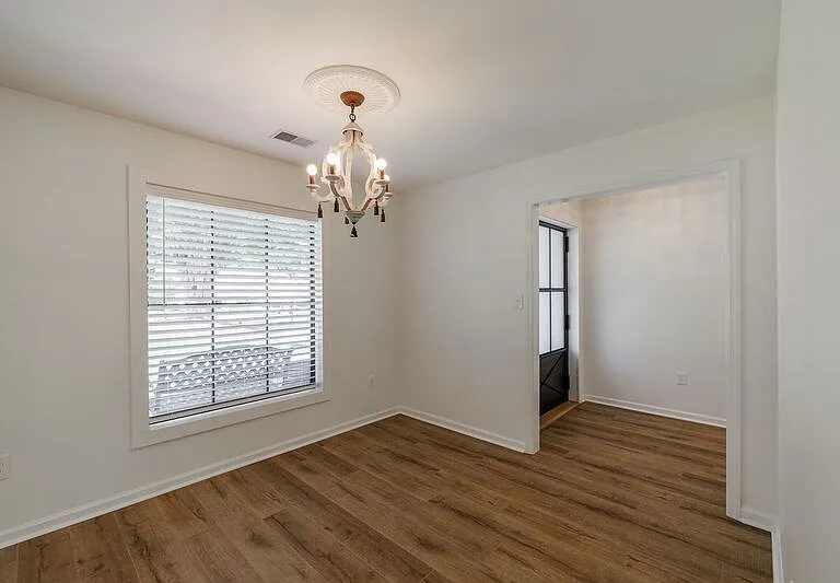 112 Lucy Ln — Photo 6