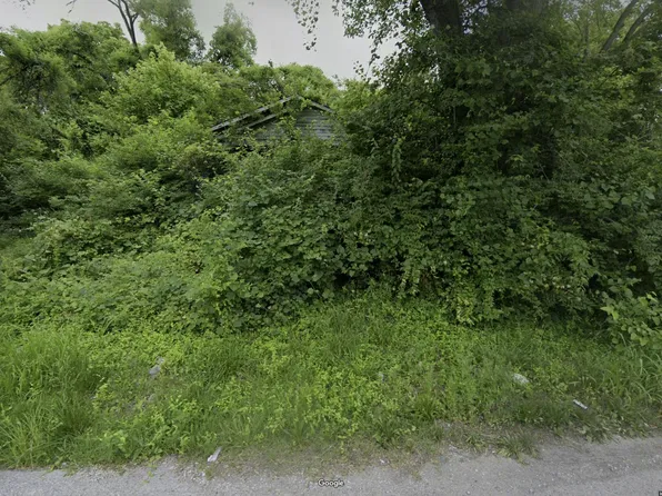 5713 Portland Pl, East Saint Louis, IL 62204