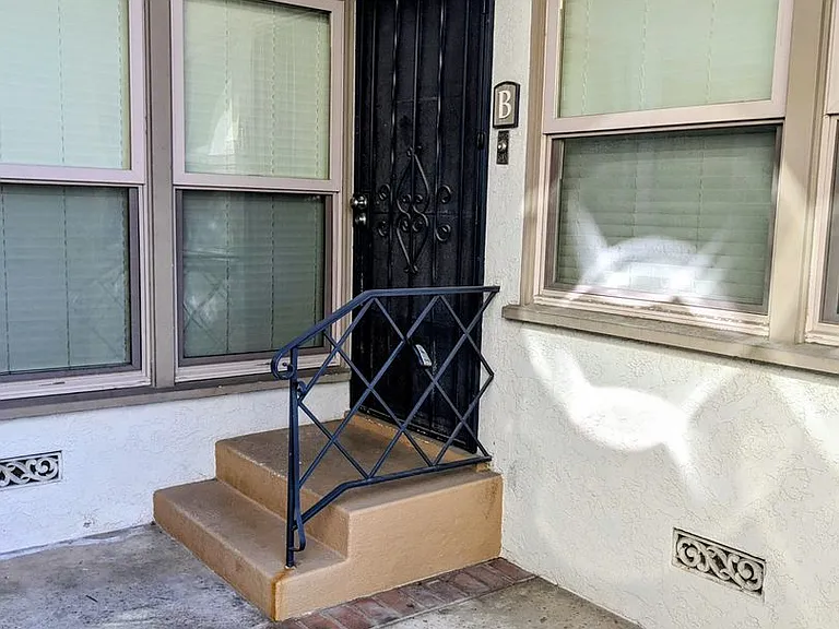 208 Granada Ave — Photo 10