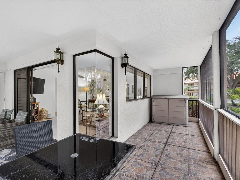 611 Brackenwood Cv — Photo 37
