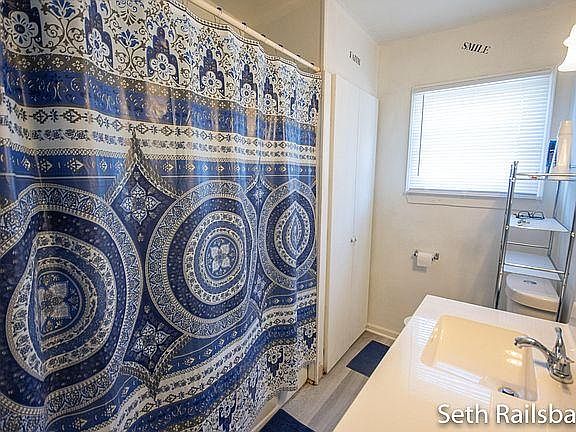 5th image of 460 Orchard Ave #1