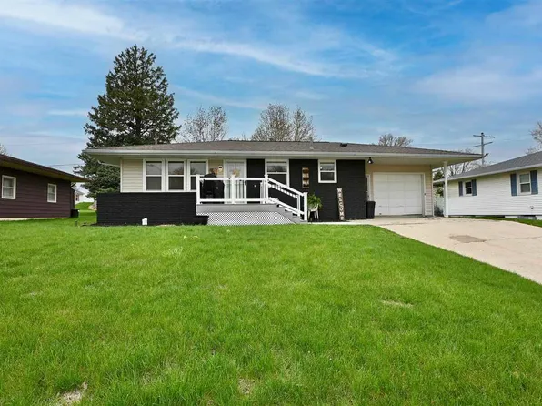 910 Terry Dr, Williamsburg, IA 52361