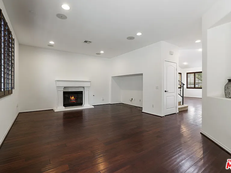 14321 Hortense St — Photo 18