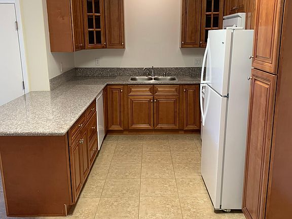 5th image of 13405 Burbank Blvd #6