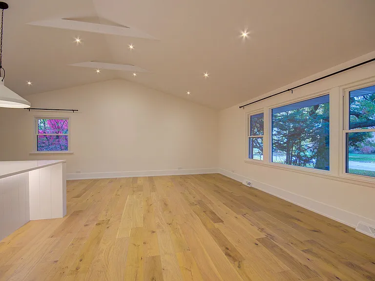 209 W Gartner Rd — Photo 2