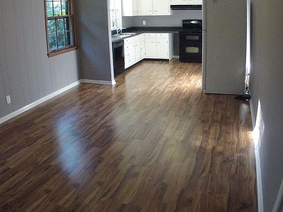 Dining Area & Kitchen