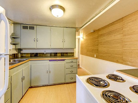 857 18th Street Kitchen