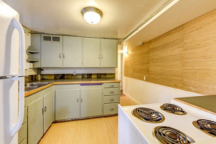 857 18th Street Kitchen