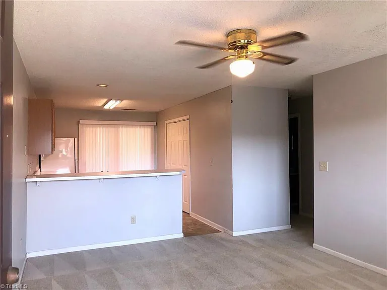 214 English Ct — Photo 9