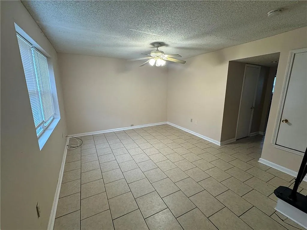 2 bed, 1120 sqft, $1,300 — Photo 3