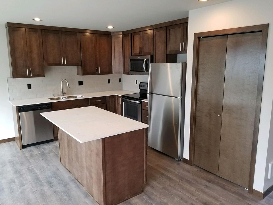 Stainless Steel applicances/ open floor plan