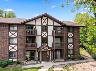506 Taylor Ave APT A, Glen Ellyn, IL 60137