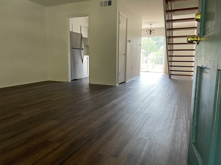 872 Arlington Ave #12 — Photo 2