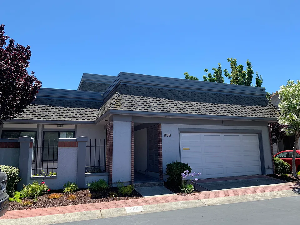 958 Pizarro Ln