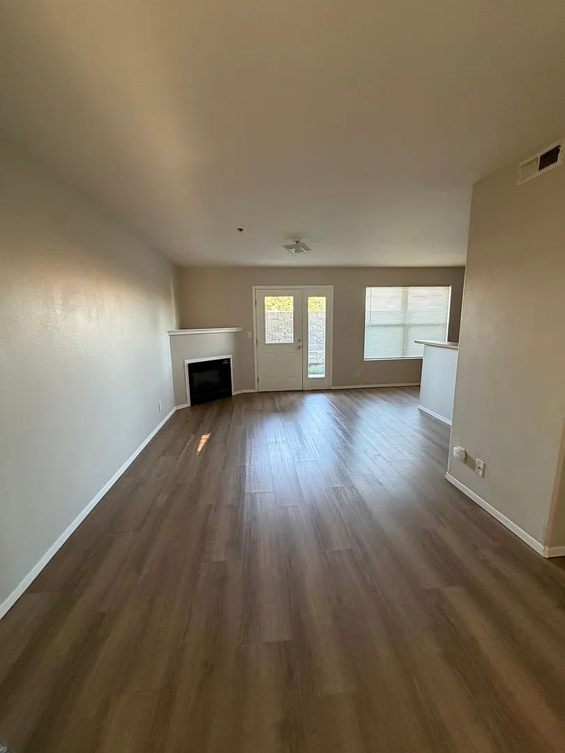 6405 Chapel Hill Blvd — Photo 4