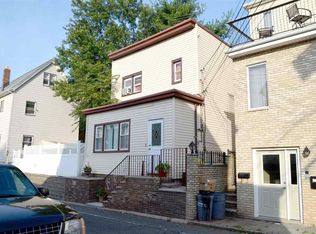 1 Chase Ct, Bayonne, NJ 07002