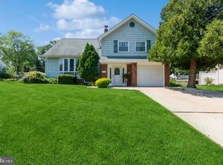 686 Cheryl Dr, Warminster, PA 18974