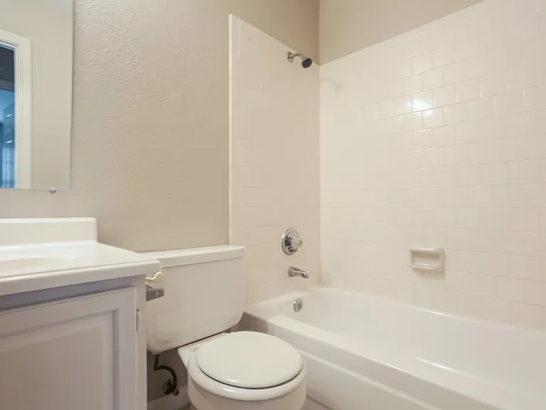501 W Hunters Ln — Photo 14