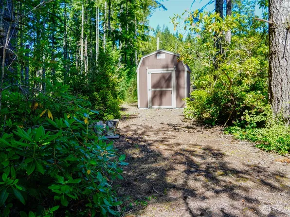 691 NE Lakeshore Drive S, Tahuya, WA 98588
