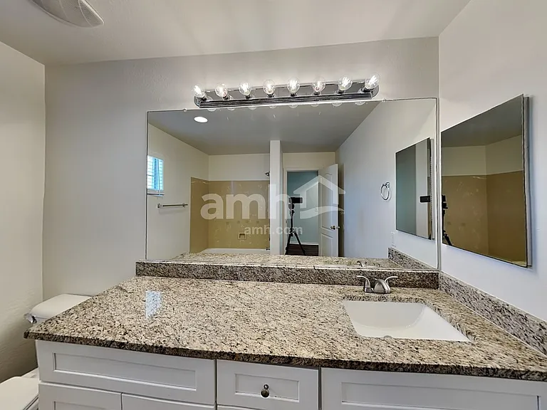 2919 S 71st Dr — Photo 14