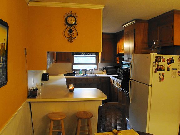 3rd image of 1102 North Brook Drive