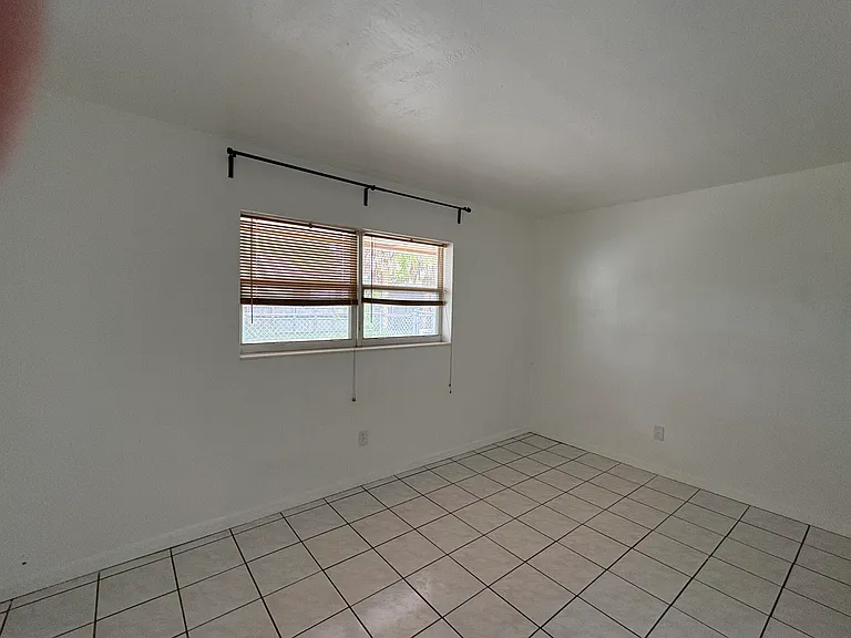 231 SW 8th St #1 — Photo 23