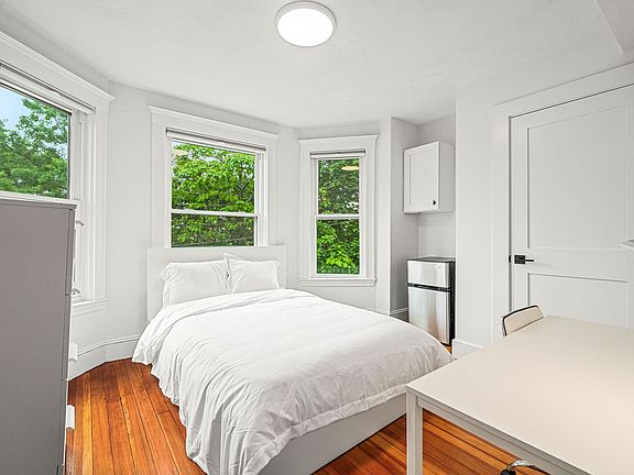 2nd image of 18 Benedict St #3