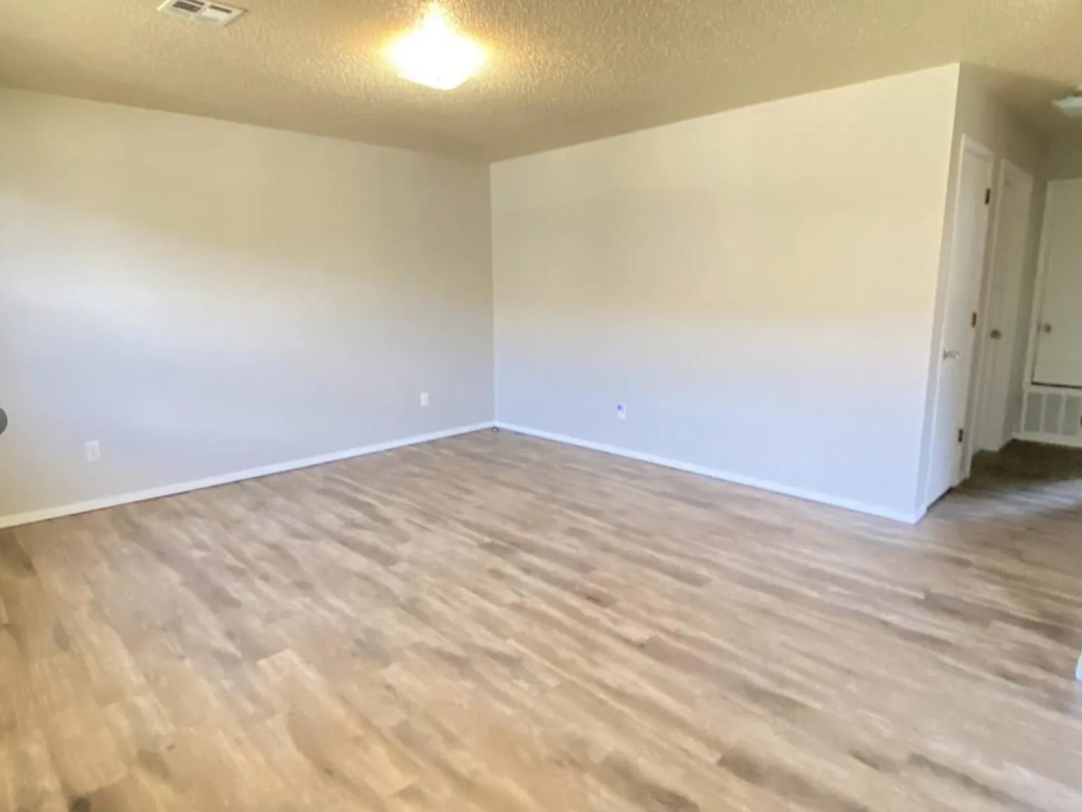 2 bed, 853 sqft, $1,050 — Photo 2