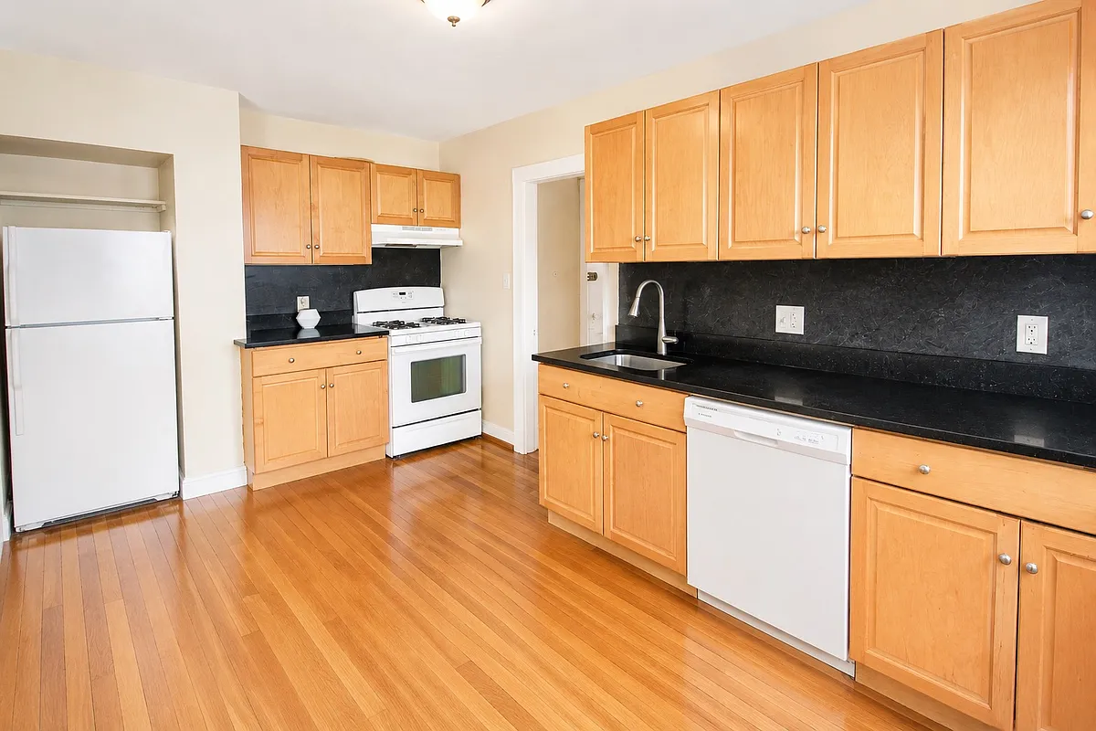Building Photo - 136 Spring St #3R