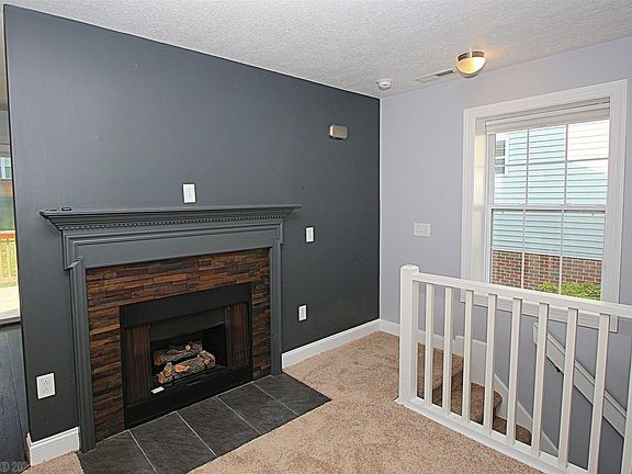 3rd image of 385 Silver Leaf Dr